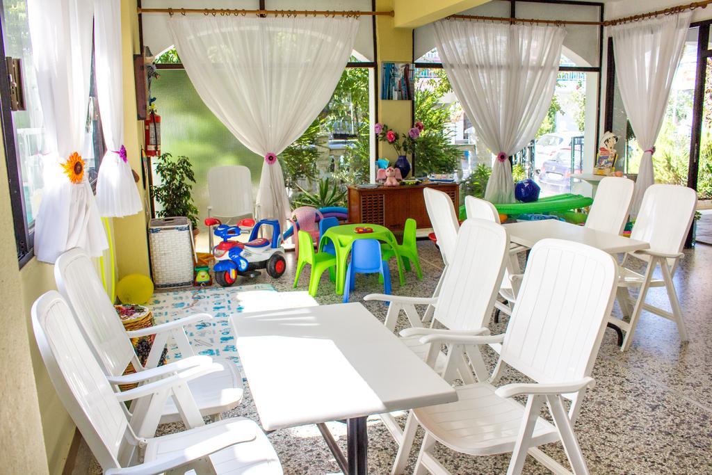 Dionisos Palms Apartments Paralia Dionisiou Exterior foto